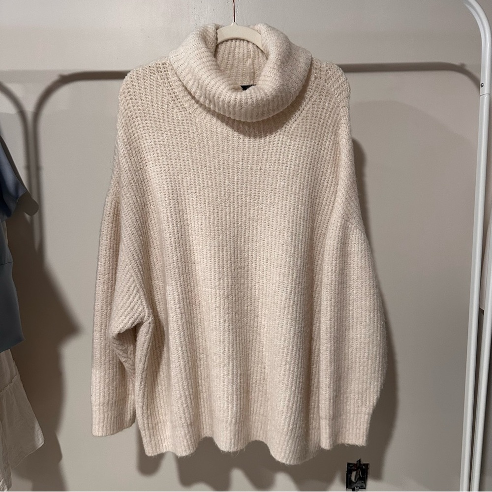 ZARA Cozy Cream Turtleneck Sweater